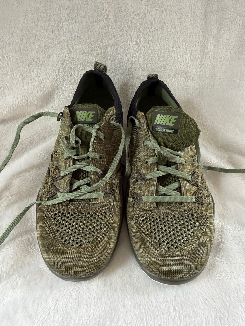 Nike Cargo Khaki green Flyknit Training running Sneakers size 6 844817-303